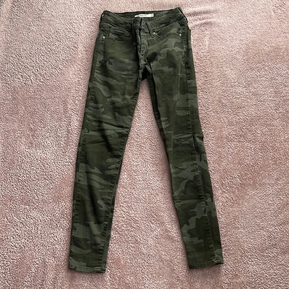camo levi’s jeans